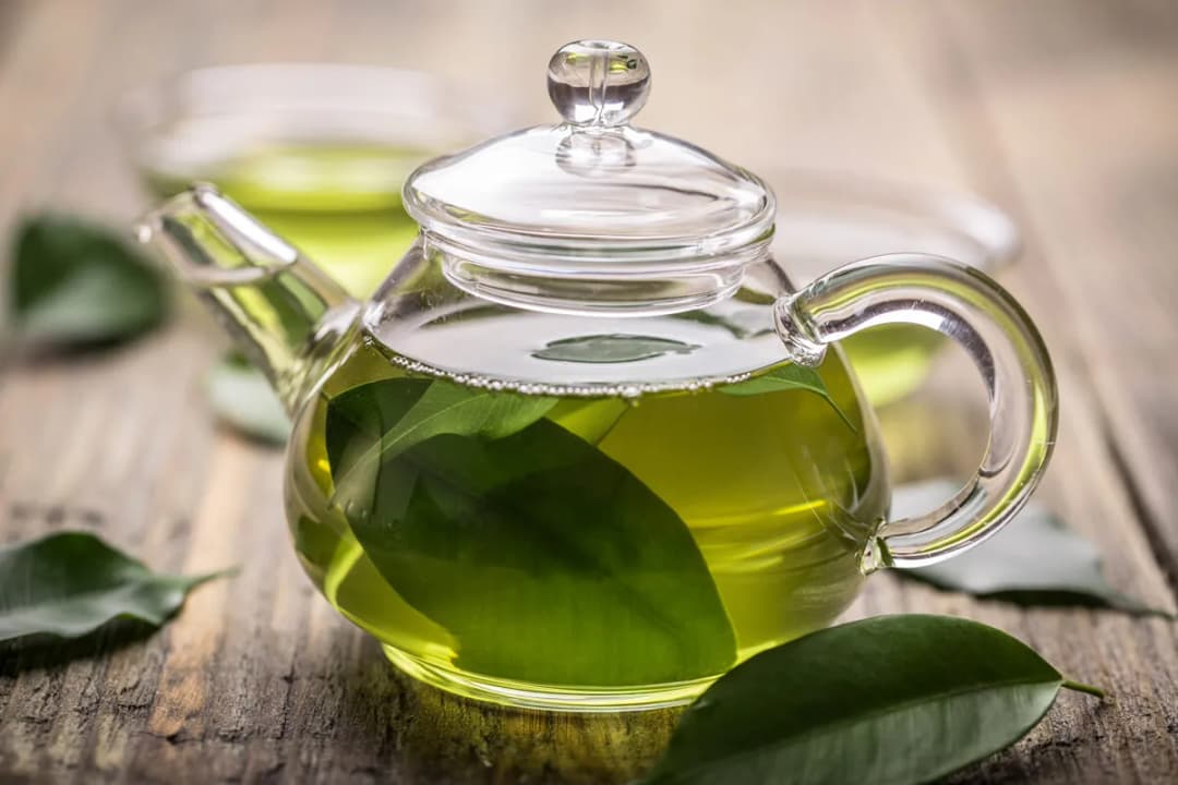 Jakie właściwości ma zielona herbata i dlaczego warto ją pić?