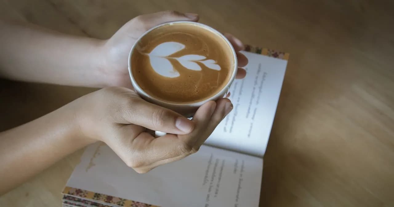 Za dużo kawy co robić? Skuteczne sposoby na złagodzenie objawów