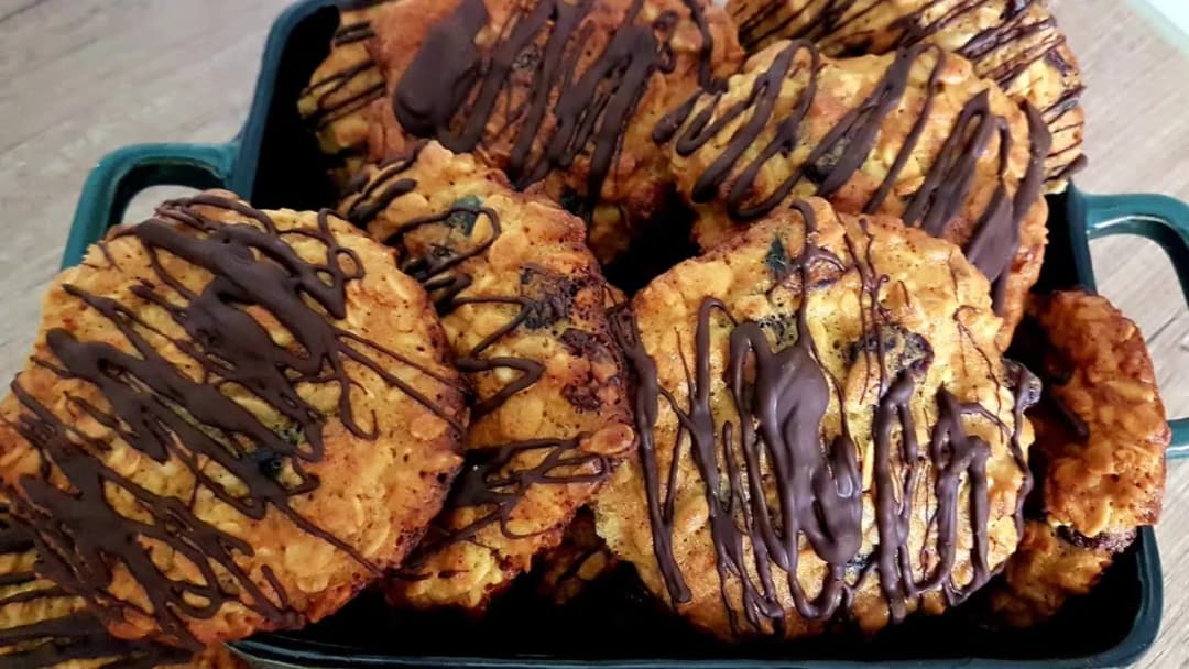 Ile piec ciastka owsiane? Prosty przepis na zdrowe i pyszne przekąski