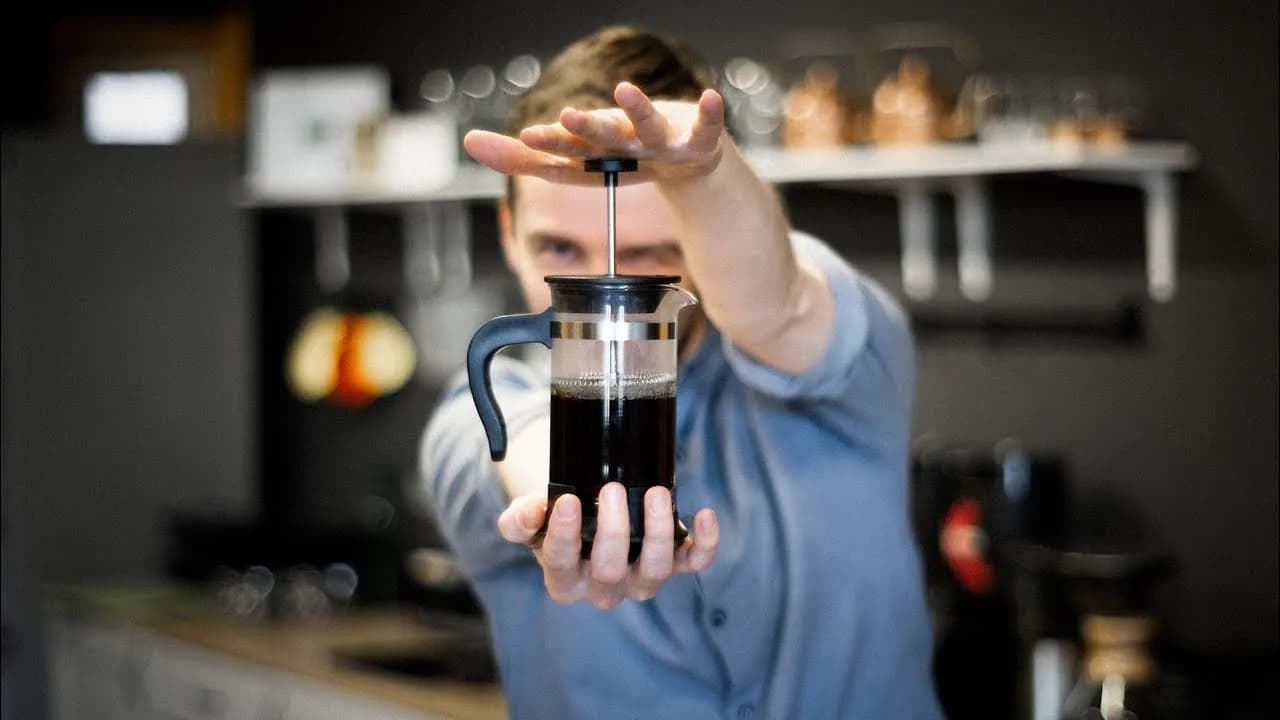 Ile kawy na 100 ml? Odkryj idealne proporcje dla smaku