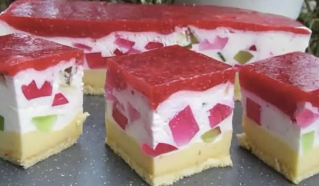 Przepis na ciasto z galaretką bez pieczenia, które zachwyci każdego