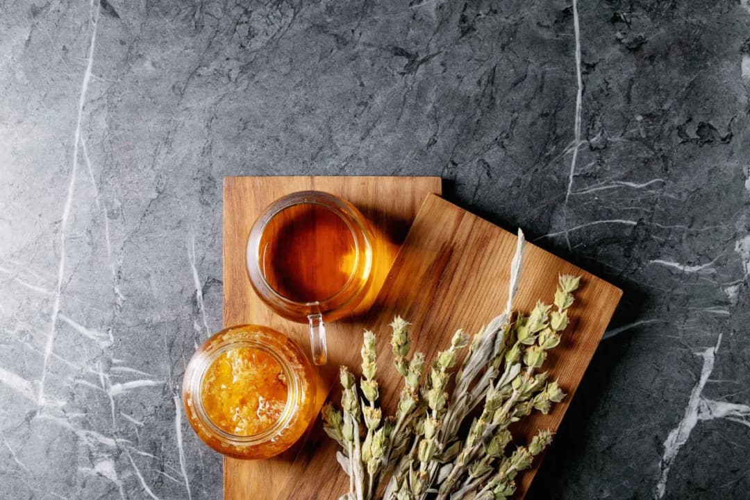 Jak zrobić grecką herbatę górską - prosta receptura na zdrowy napar