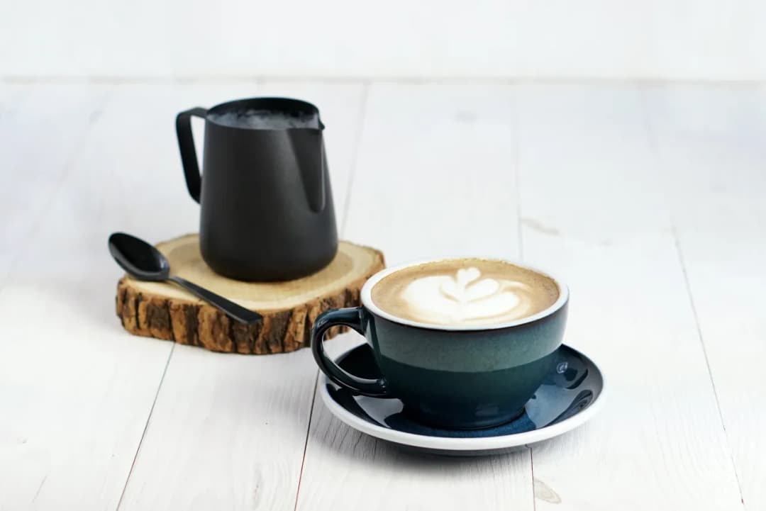 Co to jest kawa flat white? Poznaj jej smak i przygotowanie