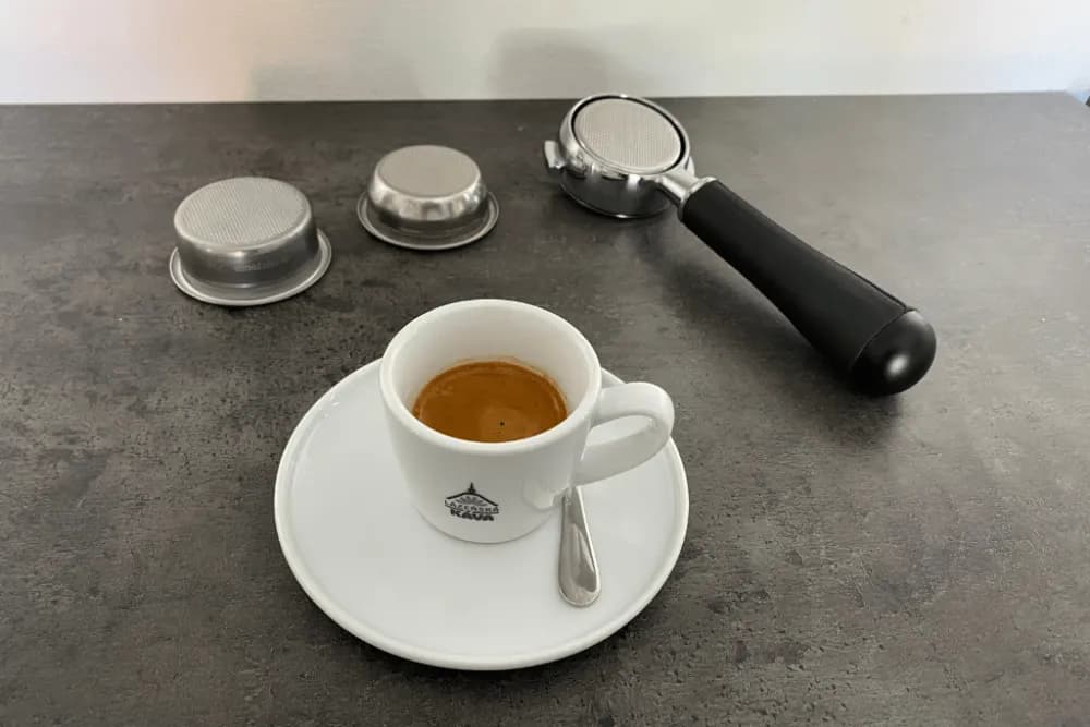 Ile gram kawy na espresso? Odkryj idealną proporcję dla smaku