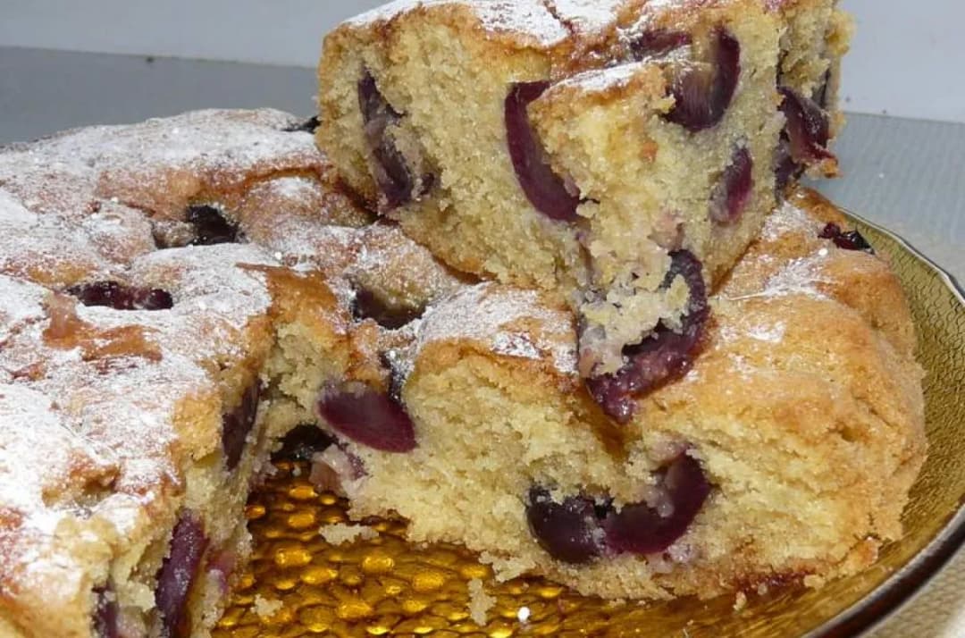 Przepis na ciasto z ciemnym winogronem, które zachwyci Twoje podniebienie