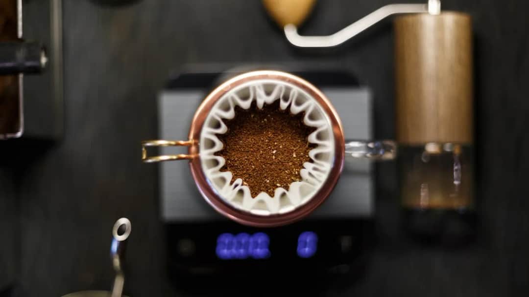 Jak długo parzyć kawę, aby uniknąć gorzkiego smaku i cieszyć się aromatem