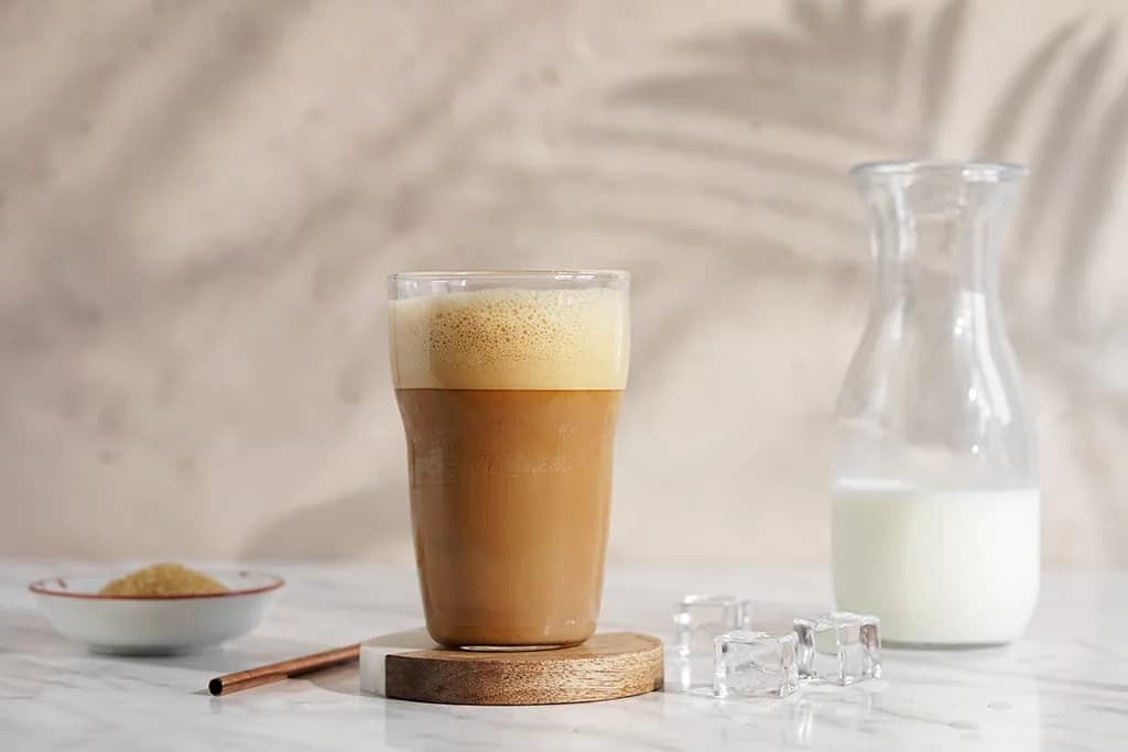 Jak zrobić kawę frappe – prosta receptura, która zachwyci smakiem