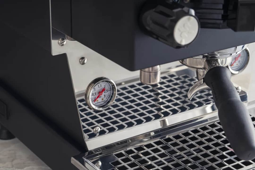 Ekspres do kawy 15 czy 19 bar - który wybór zapewni lepszy smak?