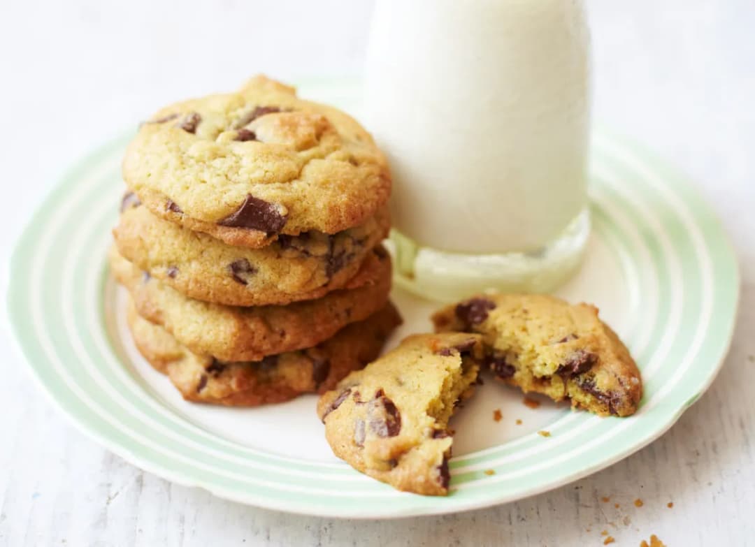 Jak zrobić idealne ciastka z kawałkami czekolady – prosty przepis i porady