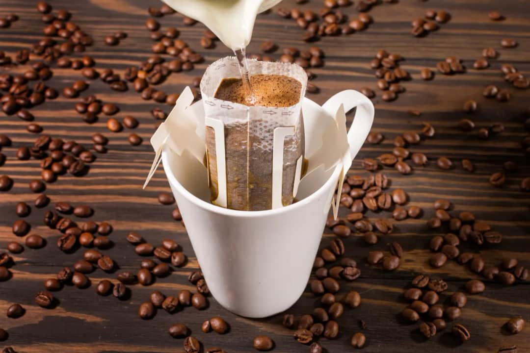 Jak używać filtra do kawy, aby uniknąć złego smaku i błędów