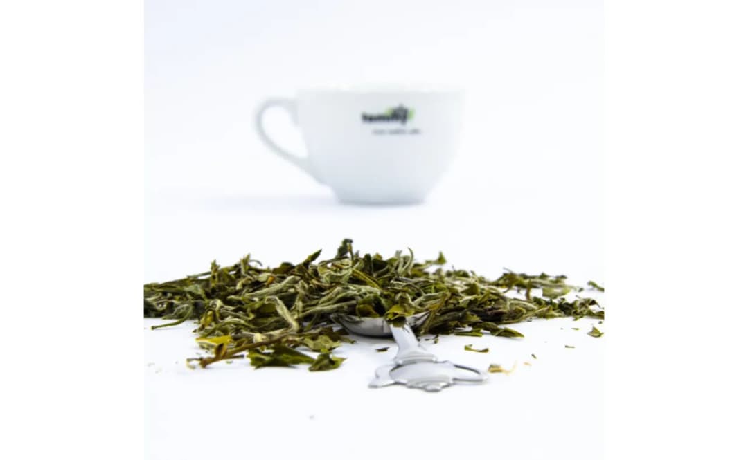 Jak parzyć białą herbatę, aby uniknąć gorzkiego smaku i cieszyć się aromatem