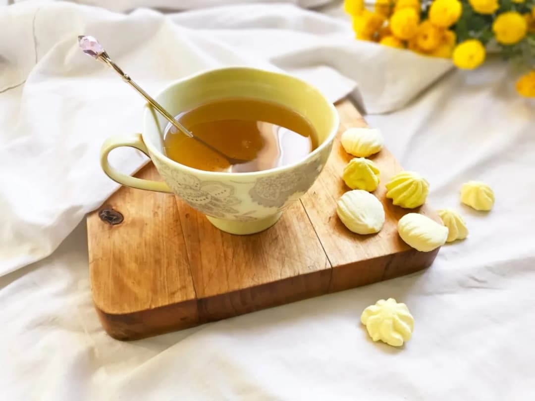 Jak parzyć żółtą herbatę z Egiptu, by wydobyć jej smak i aromat